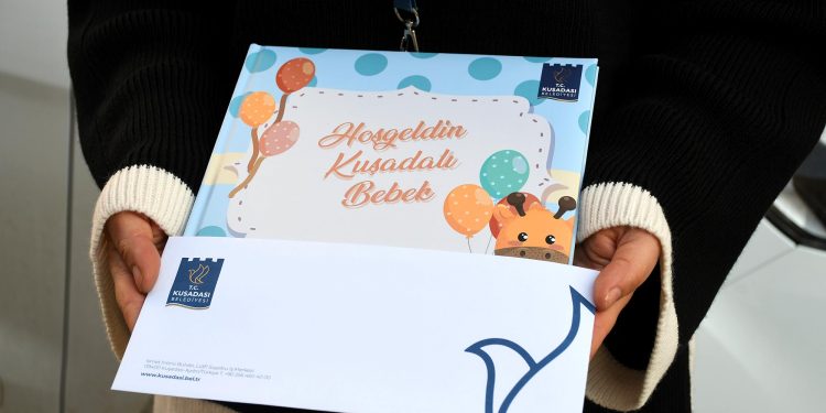 KUŞADASI BELEDİYESİ’NDEN 11 AYDA 330 BEBEĞE HOŞ GELDİN ZİYARETİ