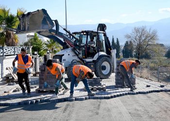 KUŞADASI’NDA HİZMET ÜRETME MESAİSİ ARALIKSIZ DEVAM EDİYOR