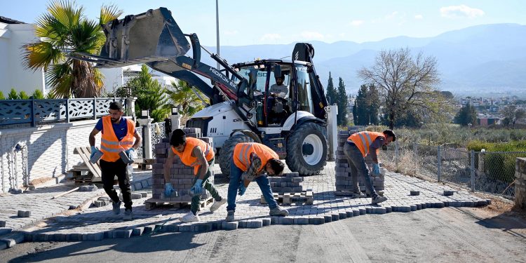 KUŞADASI’NDA HİZMET ÜRETME MESAİSİ ARALIKSIZ DEVAM EDİYOR