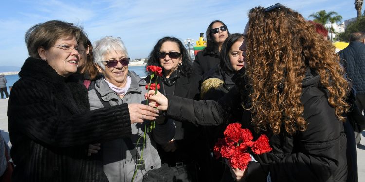 UĞUR MUMCU ÖLÜMÜNÜN 32’NCİ YIL DÖNÜMÜNDE KUŞADASI’NDA ANILDI