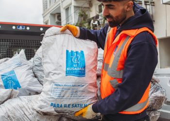 KUŞADASI’NDA YAKACAK YARDIMININ SON ADRESİ DAVUTLAR OLDU