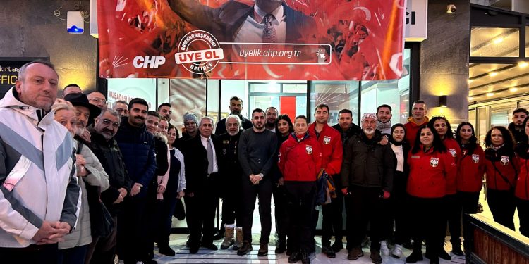 CHP KUŞADASI İLÇE ÖRGÜTÜ’NDEN 6 ŞUBAT DEPREMLERİ İÇİN ANMA ETKİNLİĞİ