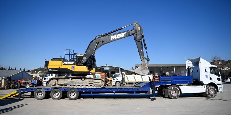 MAKİNE İKMAL MÜDÜRLÜĞÜ KENDİ ÜRETİMİ ‘ÇEKİCİ’ İLE MİLYONLARCA LİRA TASARRUF SAĞLADI