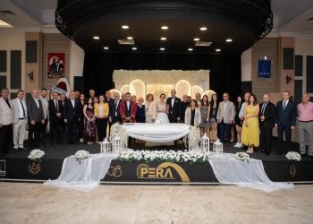 Bayraktutan ve Gök Ailelerinin Mutlu Gününde Kuşadası’nda CHP Buluşması