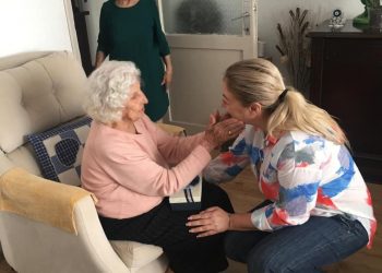 CHP KADIN KOLLARI BAŞKANINDAN ANNELER GÜNÜNDE ANLAMLI ZİYARET