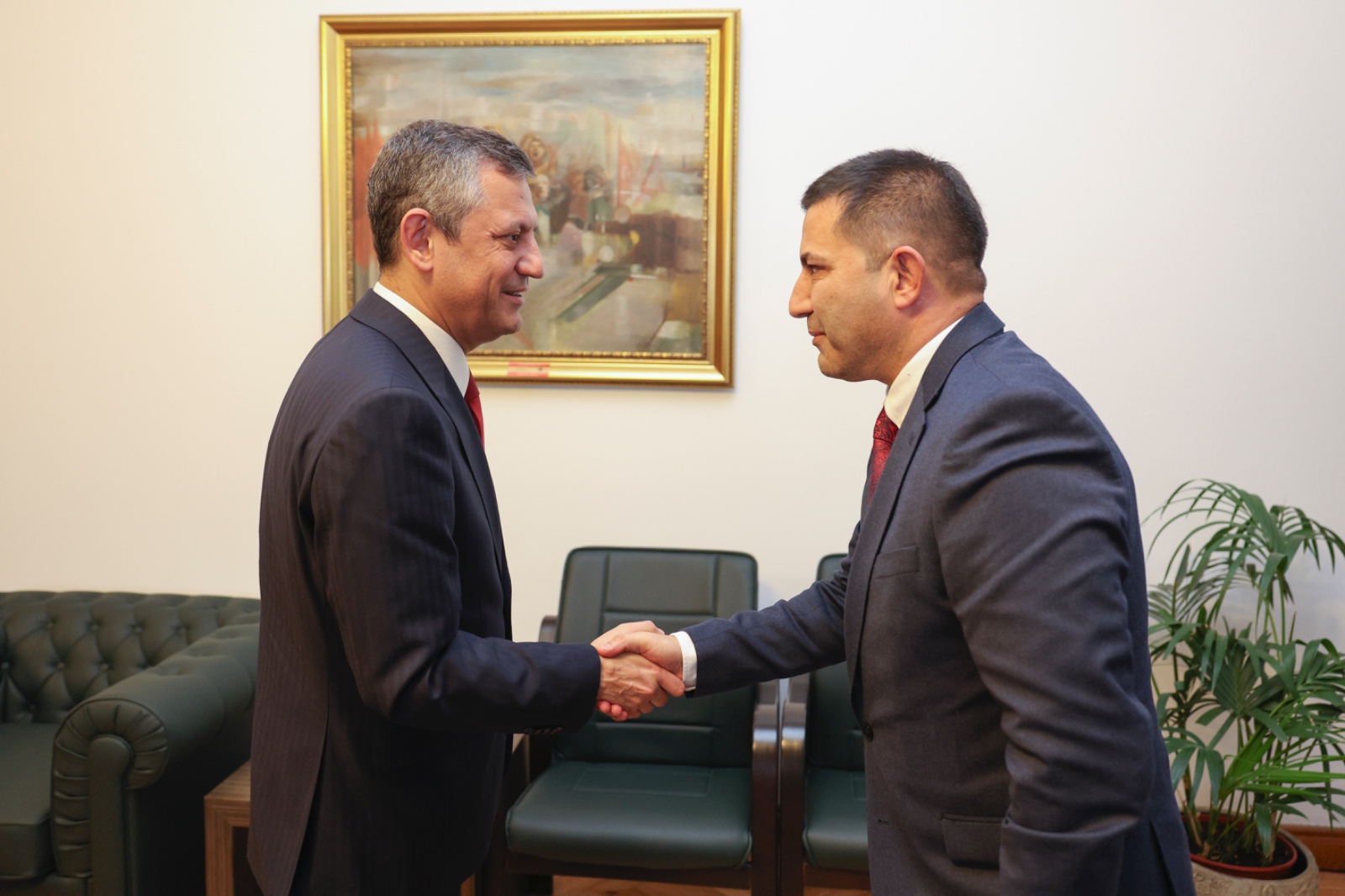 CHP LİDERİ ÖZGÜR ÖZEL’DEN KUŞADASI ÇIKARMASI