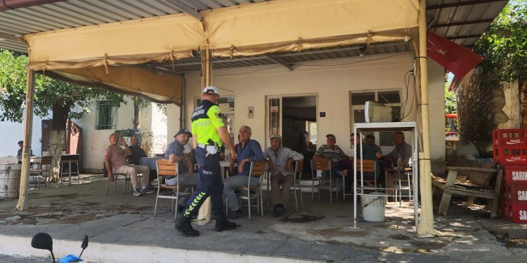 Kahvehanelerde Traktör ve Motosiklet Güvenliği Bilgilendirmesi