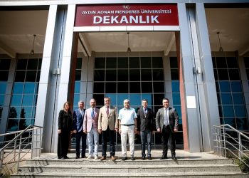 Rektör Prof. Dr. Bülent Kent, İnsan ve Toplum Bilimleri Fakültesini Ziyaret Etti