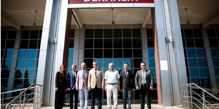 Rektör Prof. Dr. Bülent Kent, İnsan ve Toplum Bilimleri Fakültesini Ziyaret Etti