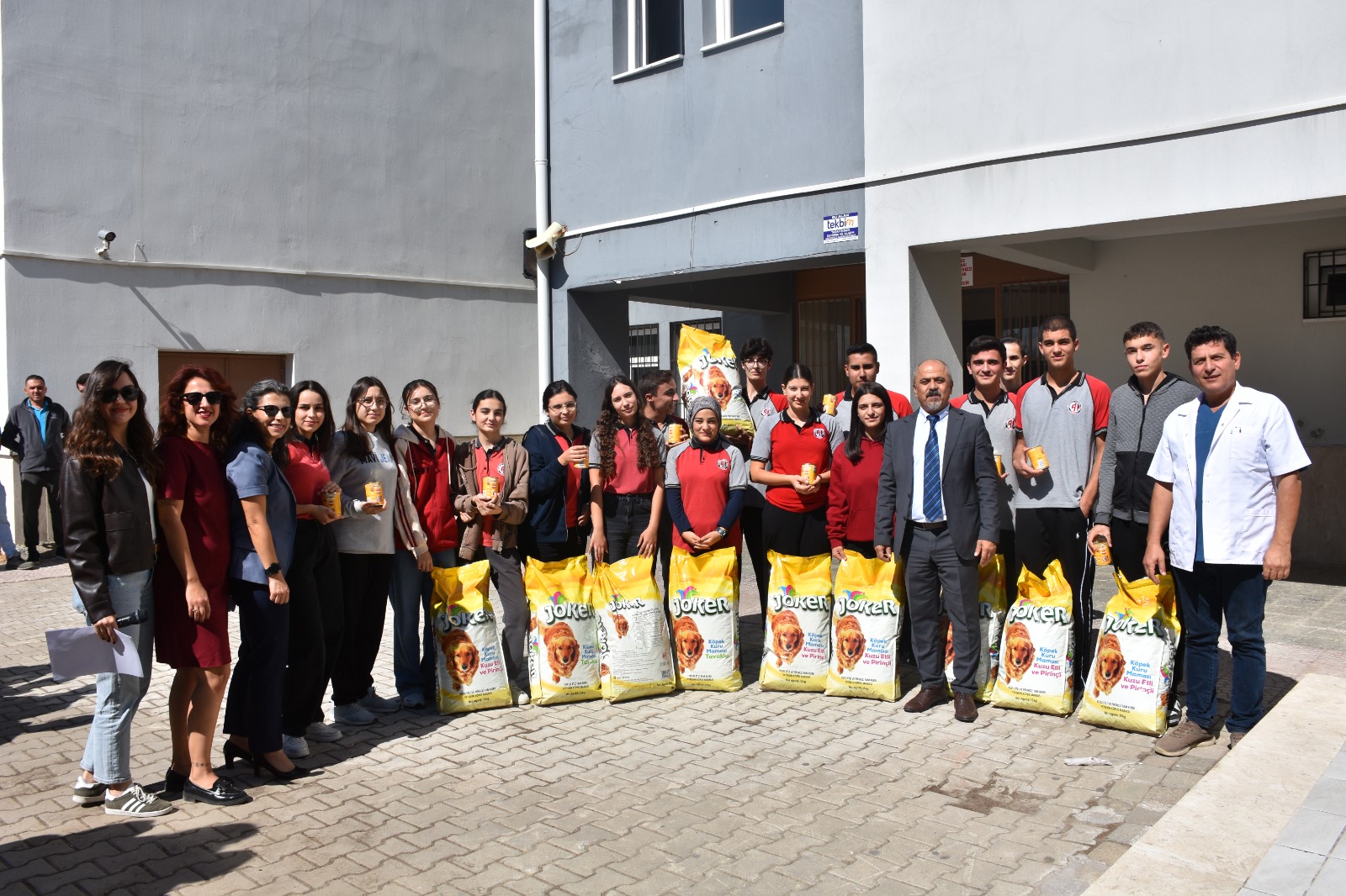 GERMENCİK ANADOLU LİSESİ ÖĞRENCİLERİNDEN ANLAMLI BAĞIŞ