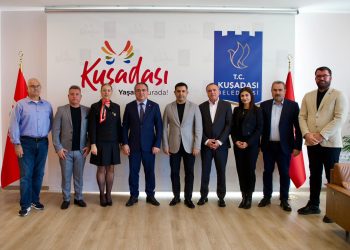 CHP’li Evrim Karakoz Kuşadası’ndan Sert Çıktı: “Cumhuriyet’i ve Halkın Hakkını Savunmaya Devam Edeceğiz”