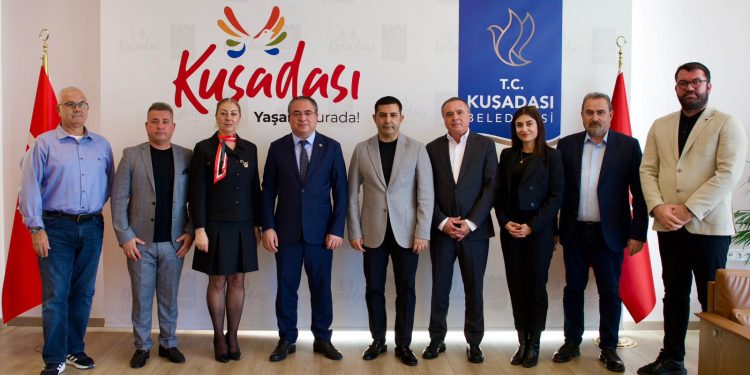 CHP’li Evrim Karakoz Kuşadası’ndan Sert Çıktı: “Cumhuriyet’i ve Halkın Hakkını Savunmaya Devam Edeceğiz”