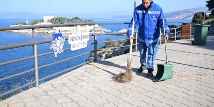 Tek Kişilik Ordu, Büyük Algı: Kuşadası Bu Oyunu Yutmadı”