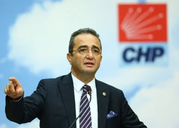 CHP’DE YENİ DÖNEM: GÖLGE KABİNE TEZCAN’A EMANET