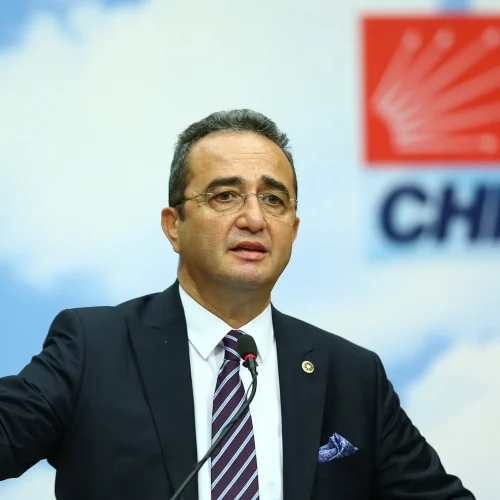 CHP’DE YENİ DÖNEM: GÖLGE KABİNE TEZCAN’A EMANET